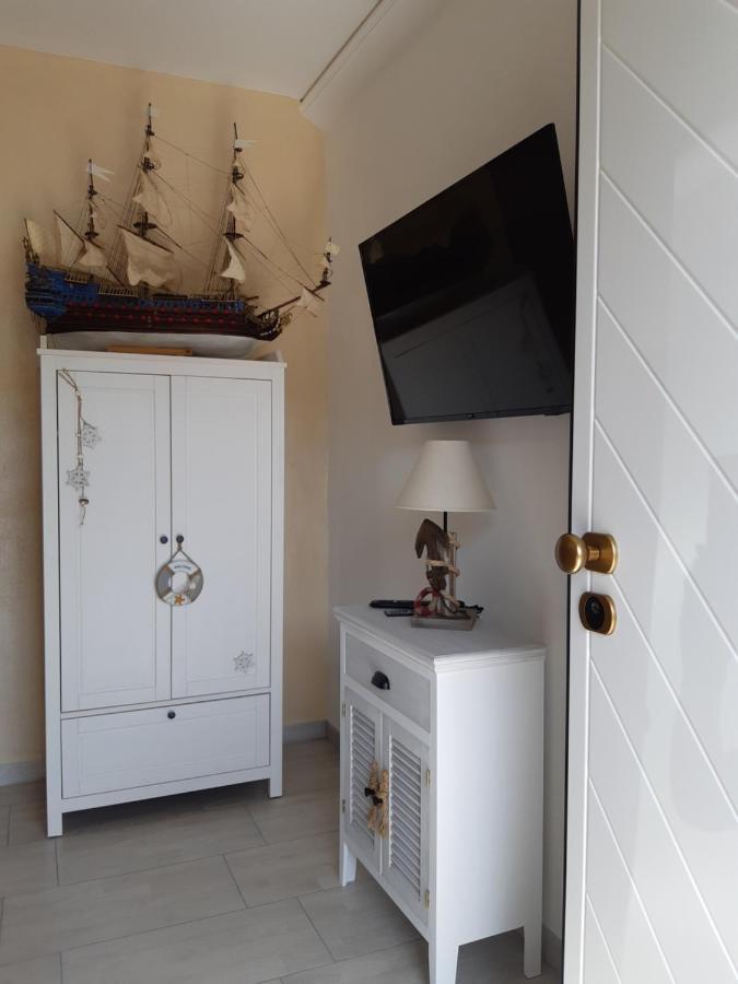 Soleil Royal Piano Terra Apartment Виареджо Екстериор снимка